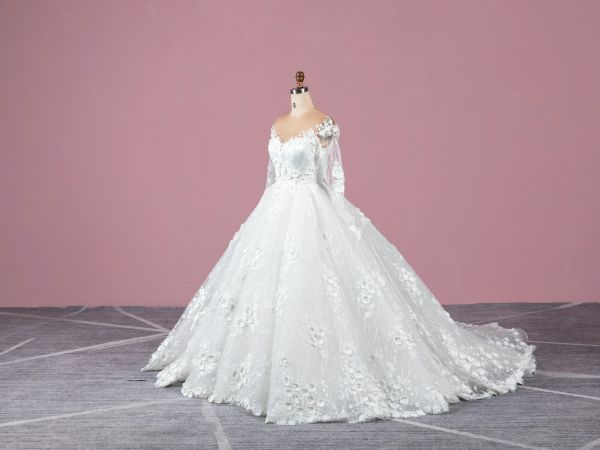 Unveiling Classic Charm: The Definitive Guide for UK Brides to Antique Lace Wedding Dresses